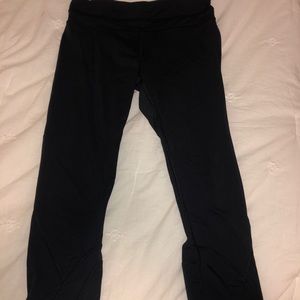 Lulu lemon size 6 black cropped leggings